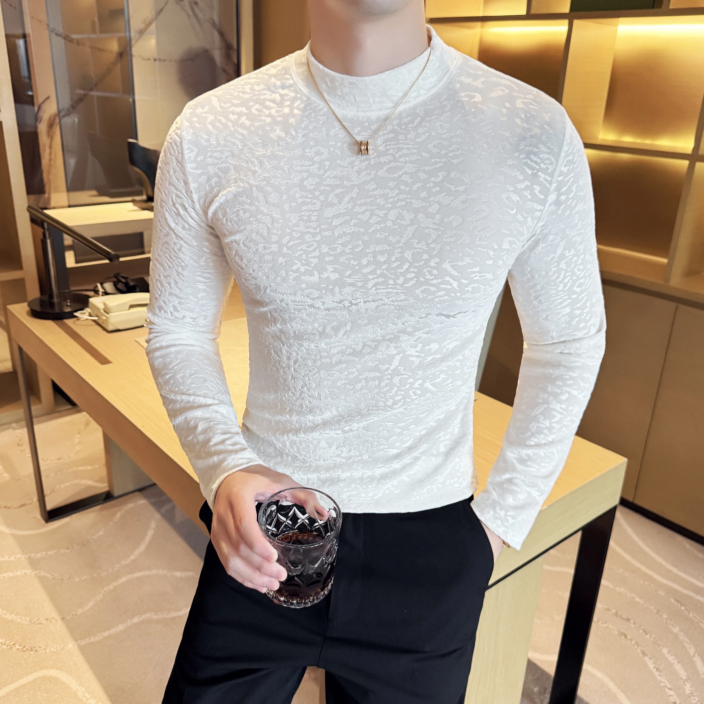 2025 Autunno e Inverno Nuovi Uomini Della Stampa Del Leopardo Jacquard Collo Semi Alto A Maniche Lunghe T-Shirt Da Uomo Sottile T-shirt di Velluto Abbigliamento da Uomo 5