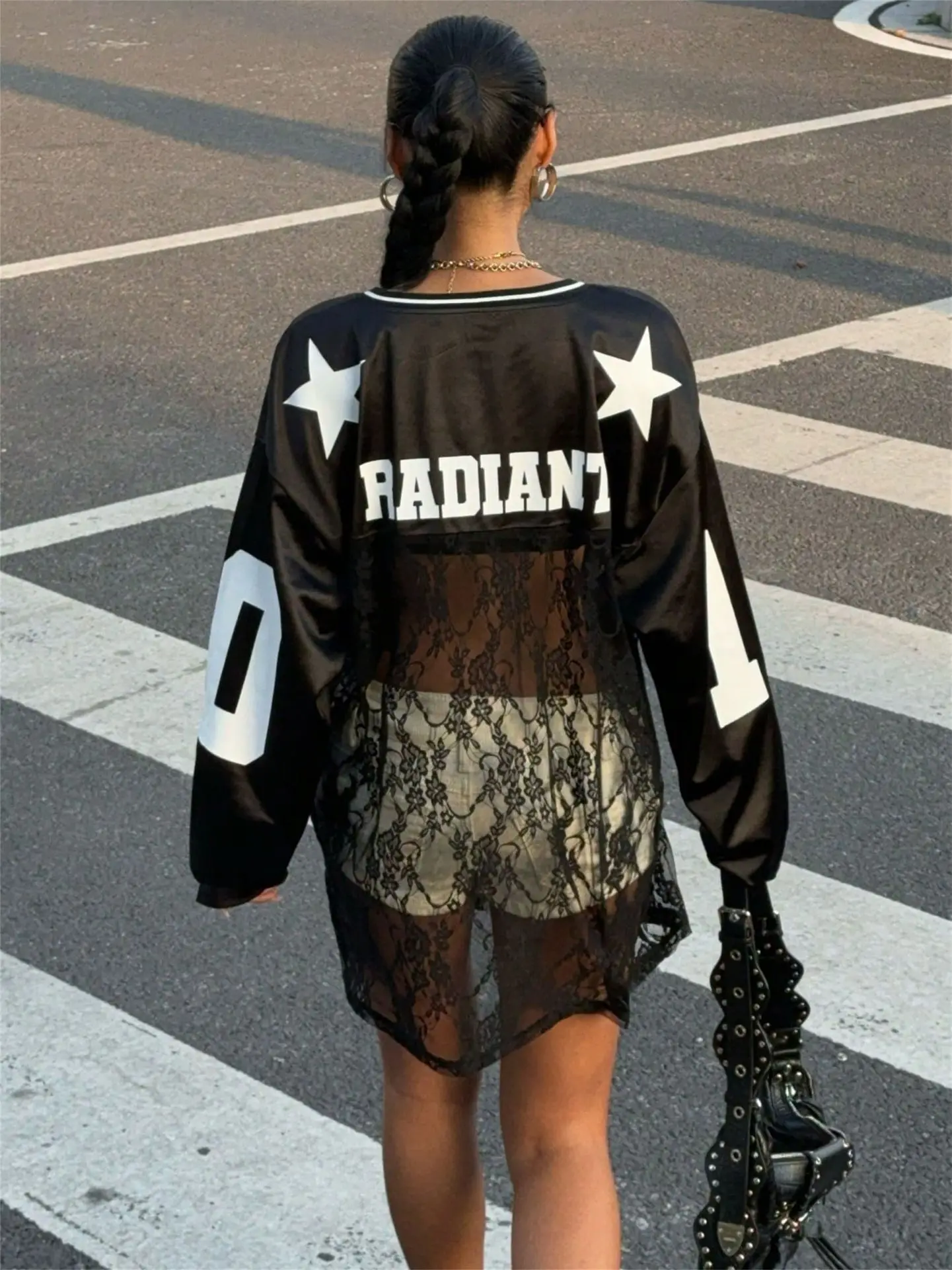 WLWXR Europa e America Sexy Lettera Stampa Pizzo Impiombato Trasparente Scollo a V T-shirt abiti da club per le donne 2025 2