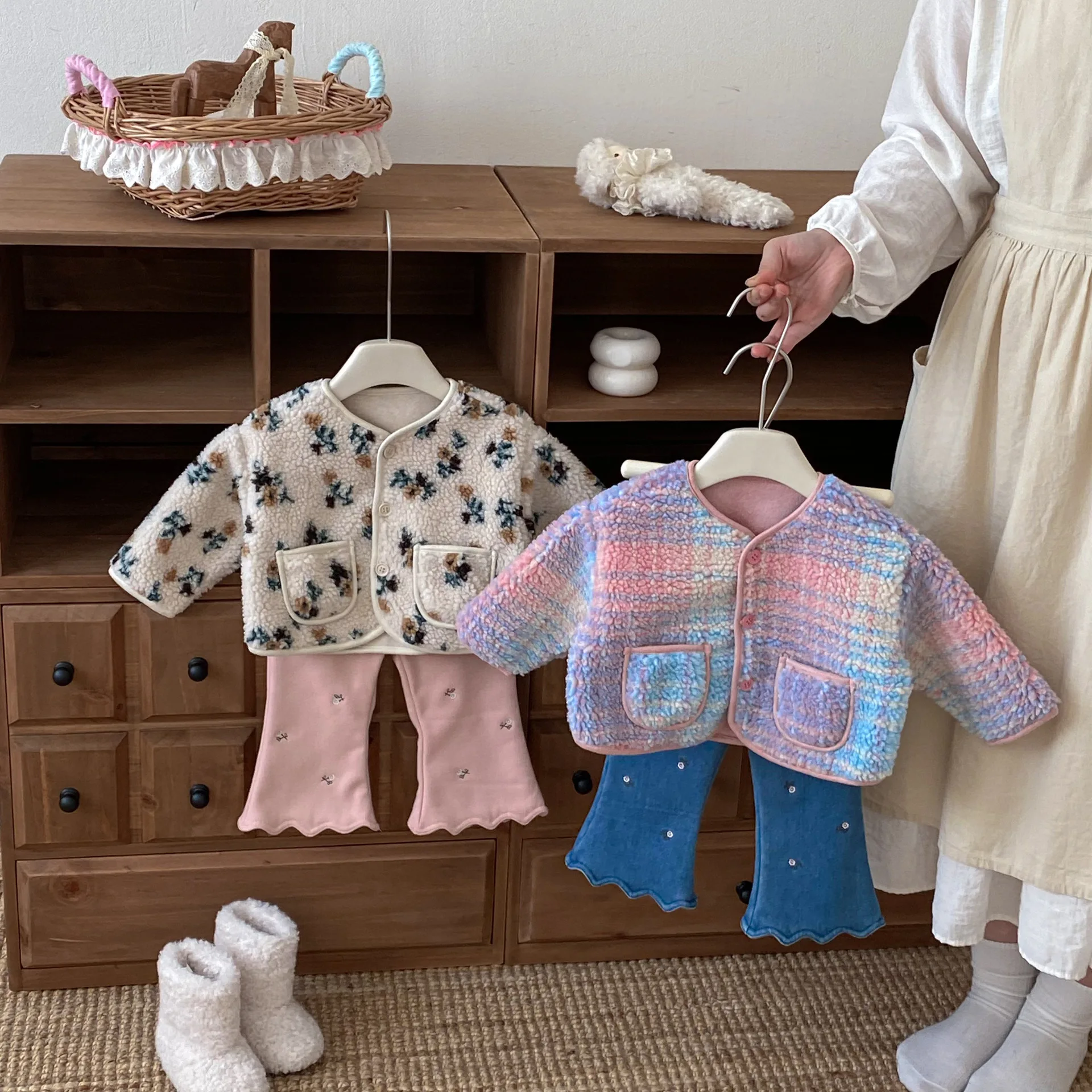 Cappotto di cashmere per bambini 2025 Inverno Nuove ragazze coreane Cappotto imbottito jacquard 0-5 anni Cappotto floreale per bambini Capispalla 4