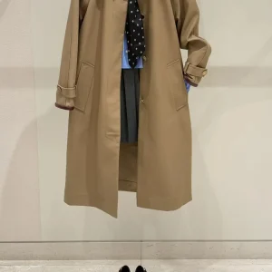 Giacca a vento con spacco posteriore Colletto rovesciato in pelle da donna Bottoni ricoperti 2025 Autunno Inverno Cappotto femminile con colori a contrasto 1