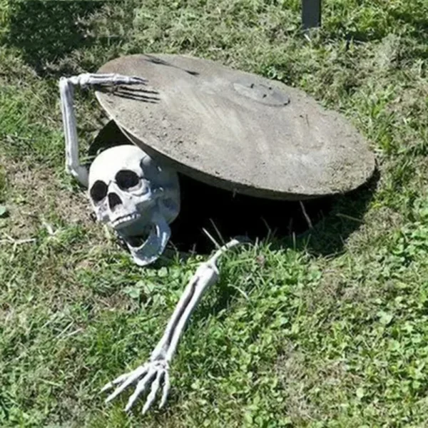 Teschio di Halloween Testa di scheletro Braccia realistiche a mano umana per la festa di Halloween Casa Giardino Decorazione del prato Casa stregata Puntelli horror 5