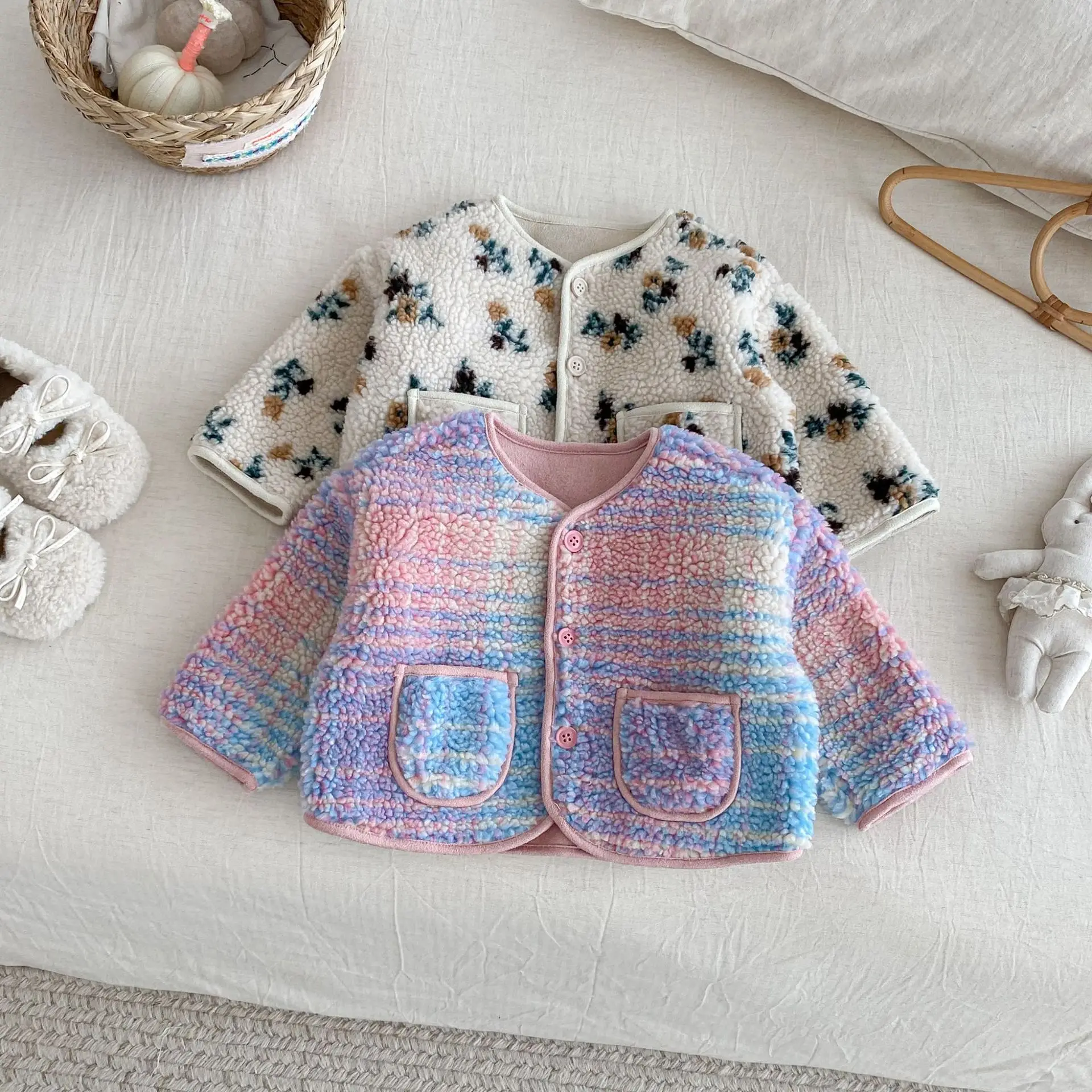 Cappotto di cashmere per bambini 2025 Inverno Nuove ragazze coreane Cappotto imbottito jacquard 0-5 anni Cappotto floreale per bambini Capispalla 1