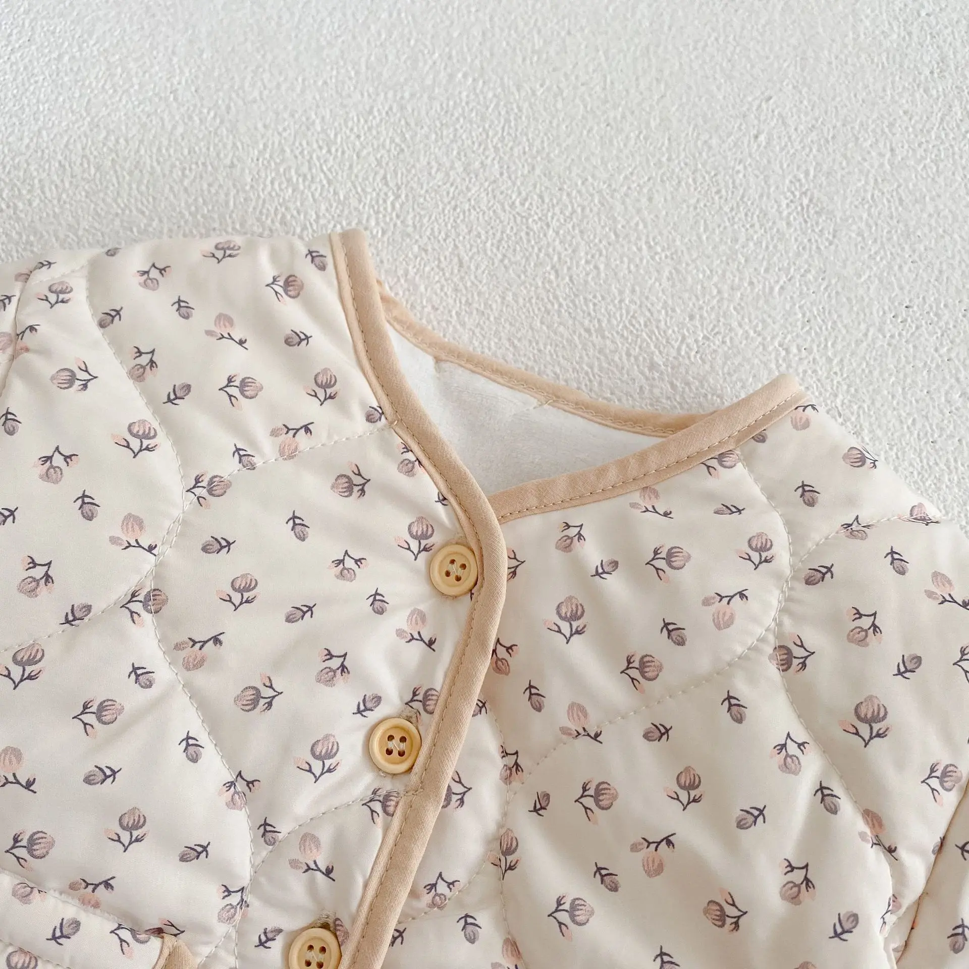 Nuovi vestiti invernali per bambini, bambine da 0 a 3 anni, giacca floreale e versatile giacca imbottita 5