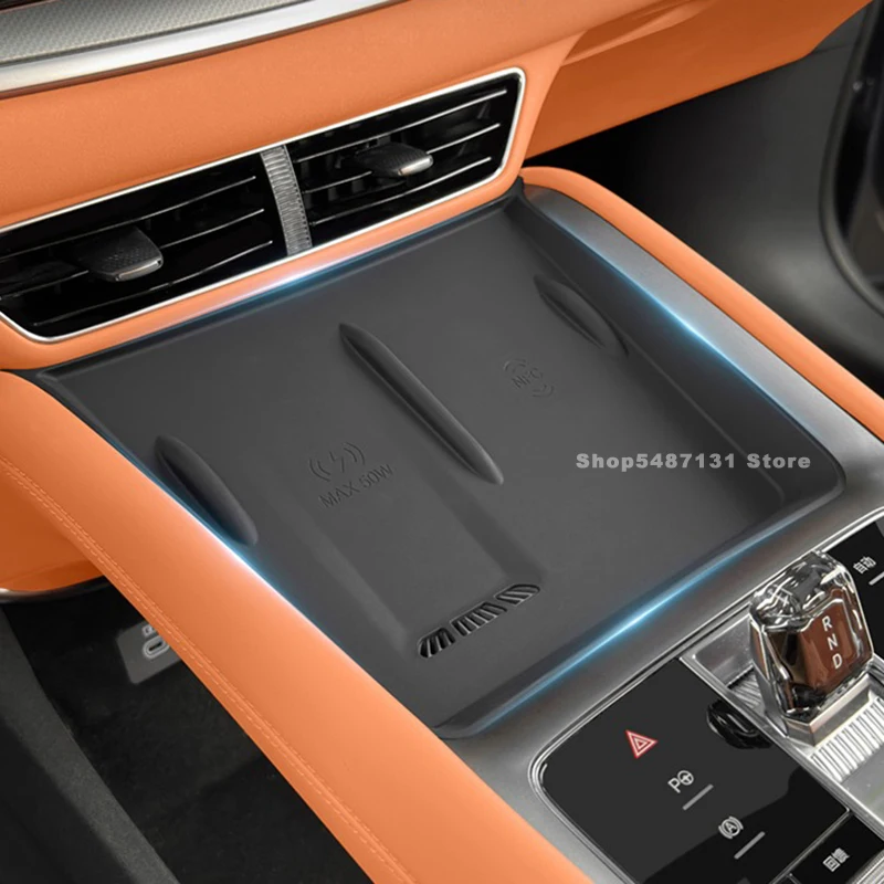 Pannello di ricarica wireless con controllo centrale Tappetino antiscivolo in silicone per BYD Sealion 7 EV Sea Lion 07 Accessori interni 2024-2026 2