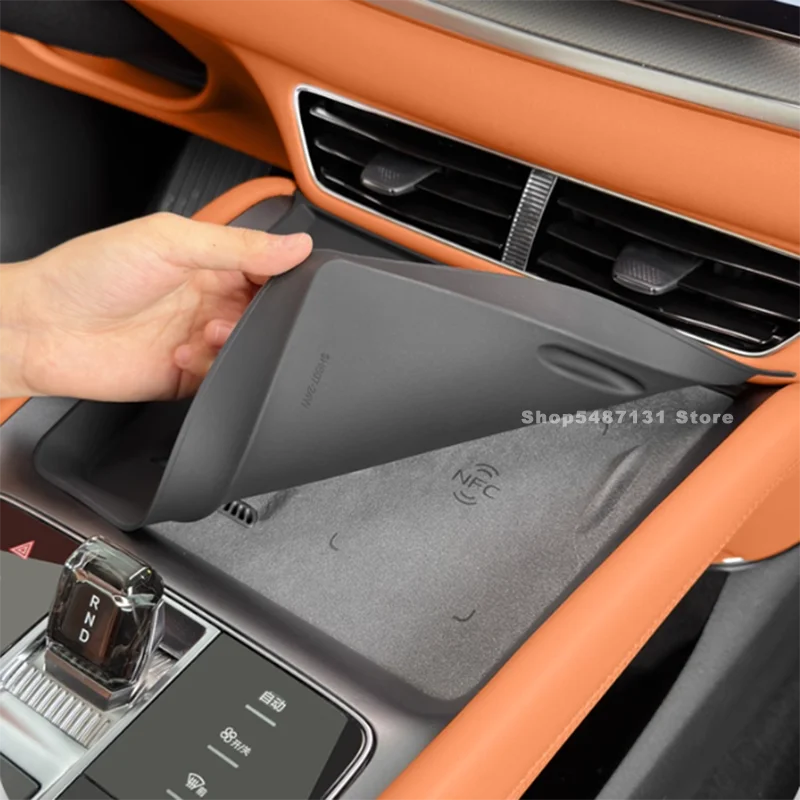 Pannello di ricarica wireless con controllo centrale Tappetino antiscivolo in silicone per BYD Sealion 7 EV Sea Lion 07 Accessori interni 2024-2026 5