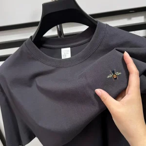 T-shirt a maniche corte con ricamo ape di marca di moda estiva 100% cotone traspirante girocollo top coreano allentato casual da uomo 1