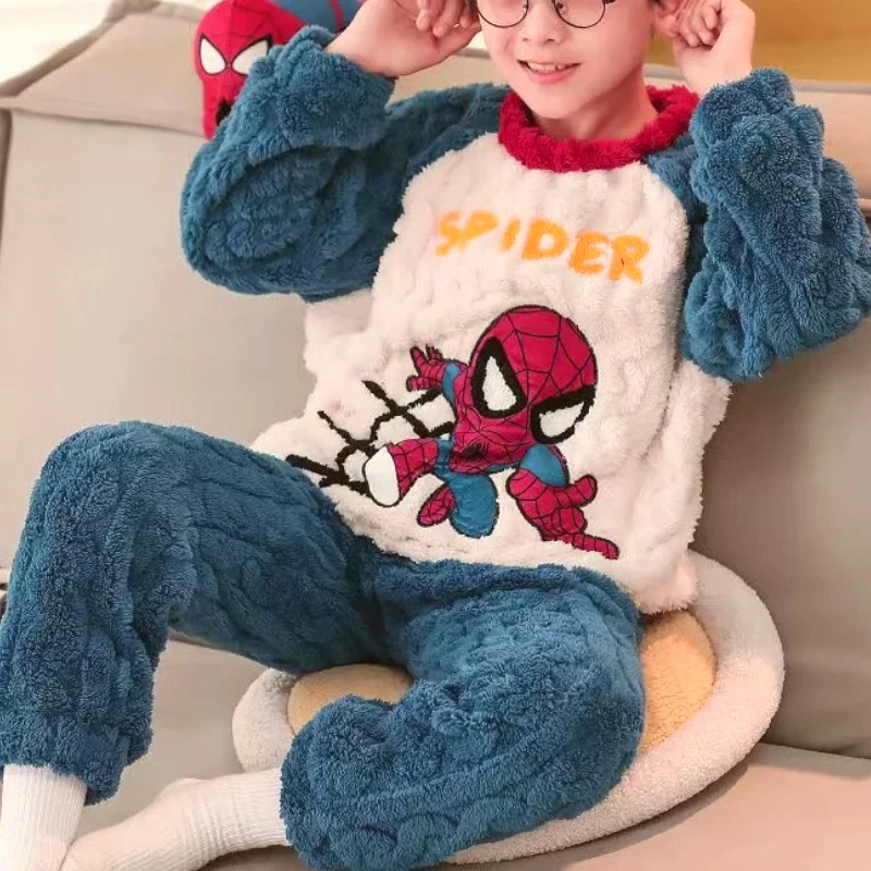 Abbigliamento invernale per bambini Marvel Set di indumenti da notte per ragazzi Flanella spessa manica lunga Set caldo Pigiama Due pezzi Abbigliamento per bambini Spiderman 1