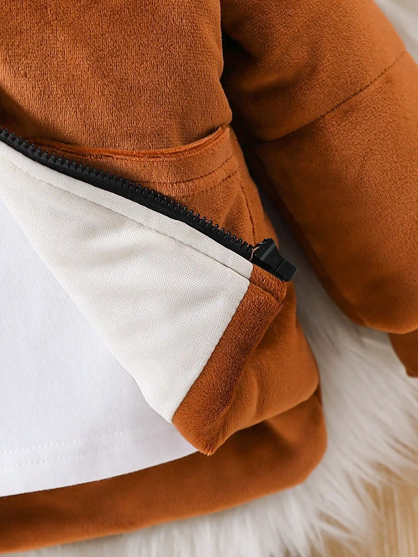 Per neonati in autunno e inverno. I vestiti imbottiti in cotone marrone con clip in pile. Crea un look carino e morbido 6