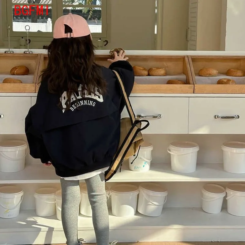 Moda da ragazza Primavera Autunno Cappotto blu scuro Giacca con stampa di lettere Abbigliamento casual per adolescenti 4-14 anni Giacca a vento per ragazze Top per bambini 2