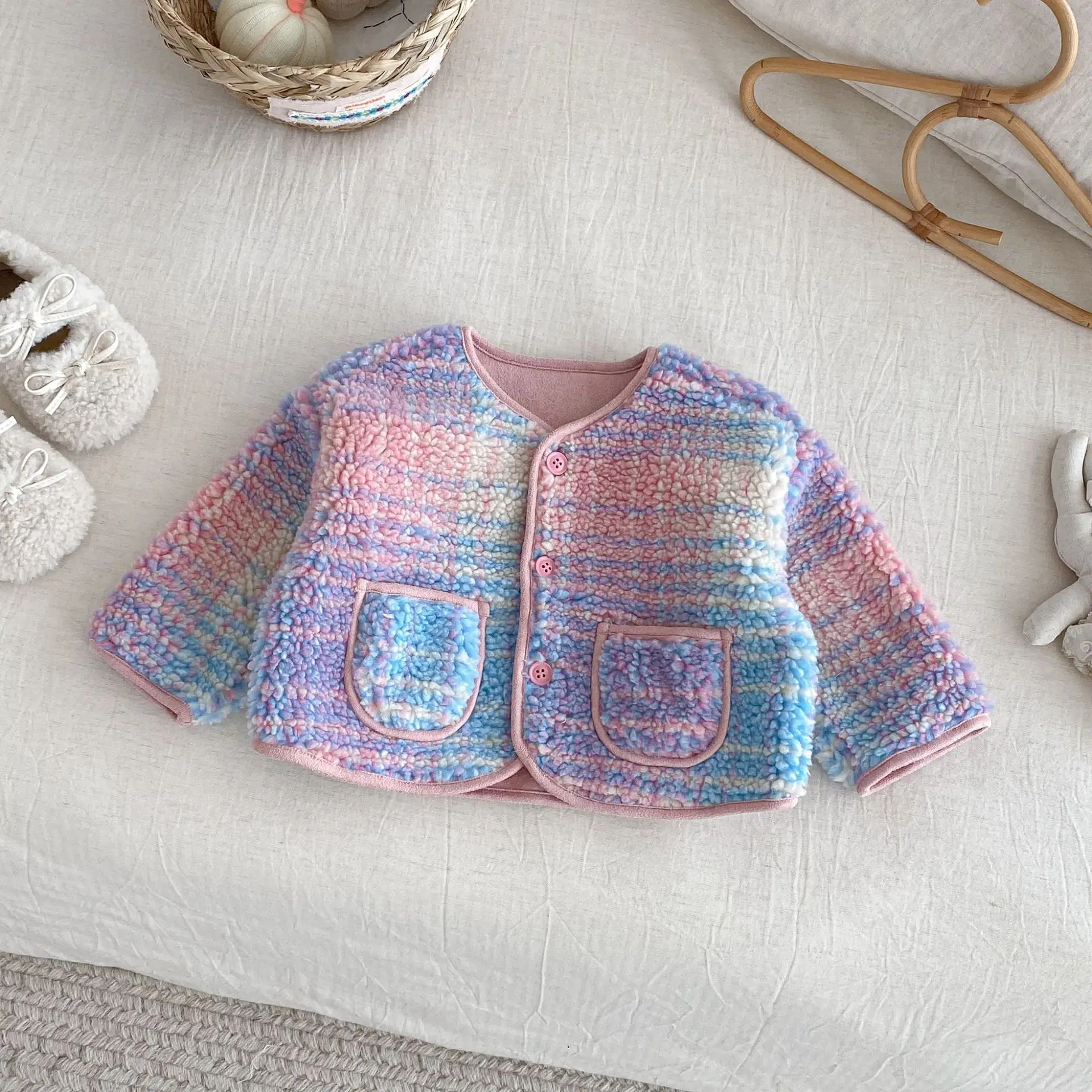 Cappotto di cashmere per bambini 2025 Inverno Nuove ragazze coreane Cappotto imbottito jacquard 0-5 anni Cappotto floreale per bambini Capispalla 3