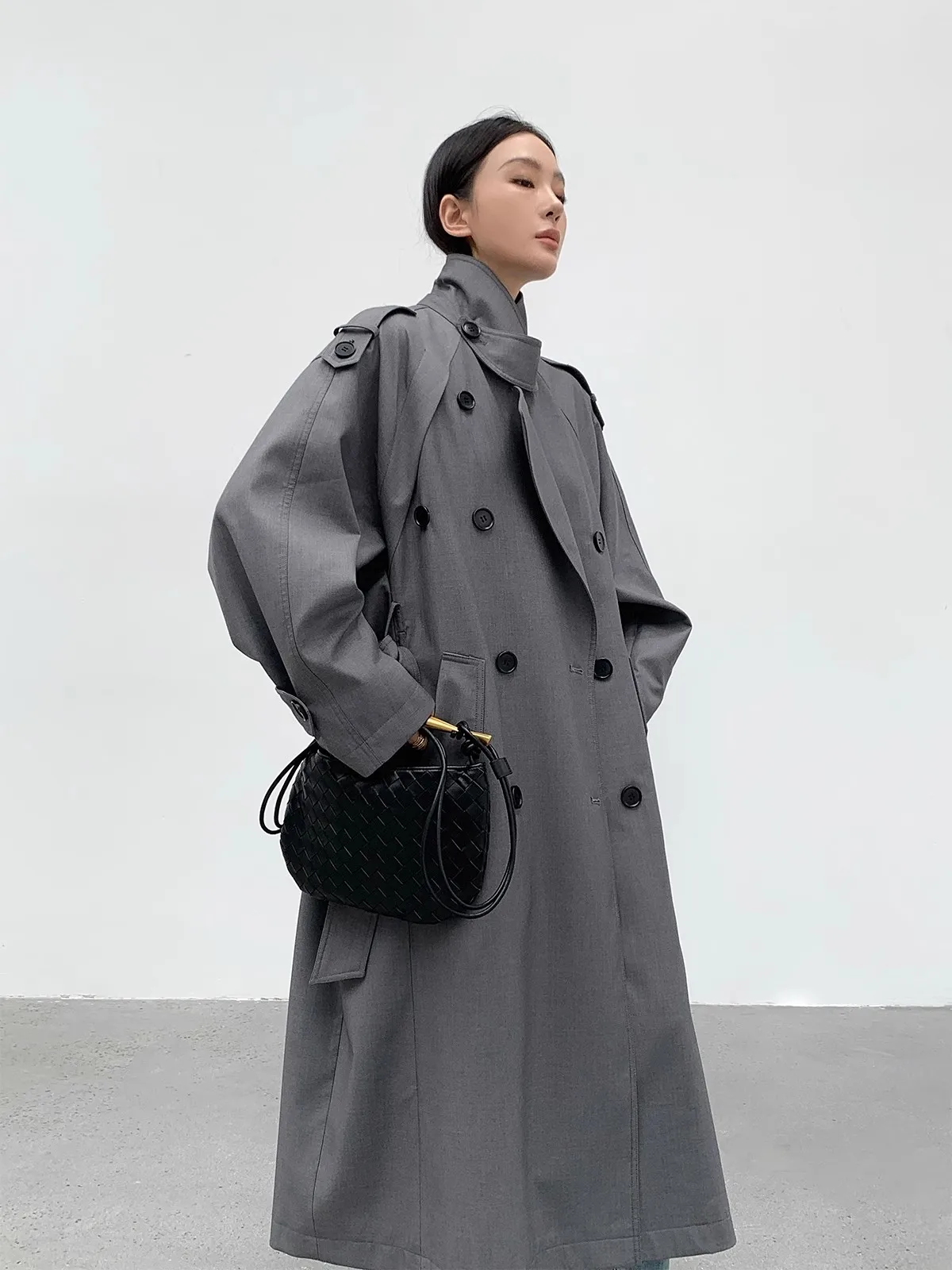 Mauroicardi Trench lungo grigio primavera autunno per donna con fascia doppio petto sciolto antivento abiti firmati di lusso 2025 3