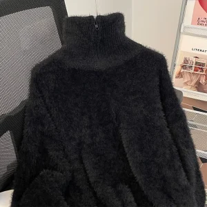 Maglione a collo alto con mezza zip, pelliccia di visone sintetica da uomo versatile, tinta unita, maglione lavorato a maglia con mezza zip, indossato con un maglione di peluche sul top 1