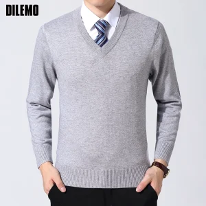 2025 Nuovo marchio di moda maglione uomo pullover scollo a V slim fit maglioni lavoro a maglia spesso caldo autunno stile coreano abbigliamento casual da uomo 1