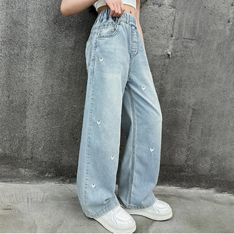 Nuovi jeans per ragazze adolescenti traspiranti autunno estate stampa completa modello a cuore pantaloni in denim a gamba larga per bambini da 4 a 14 anni 4