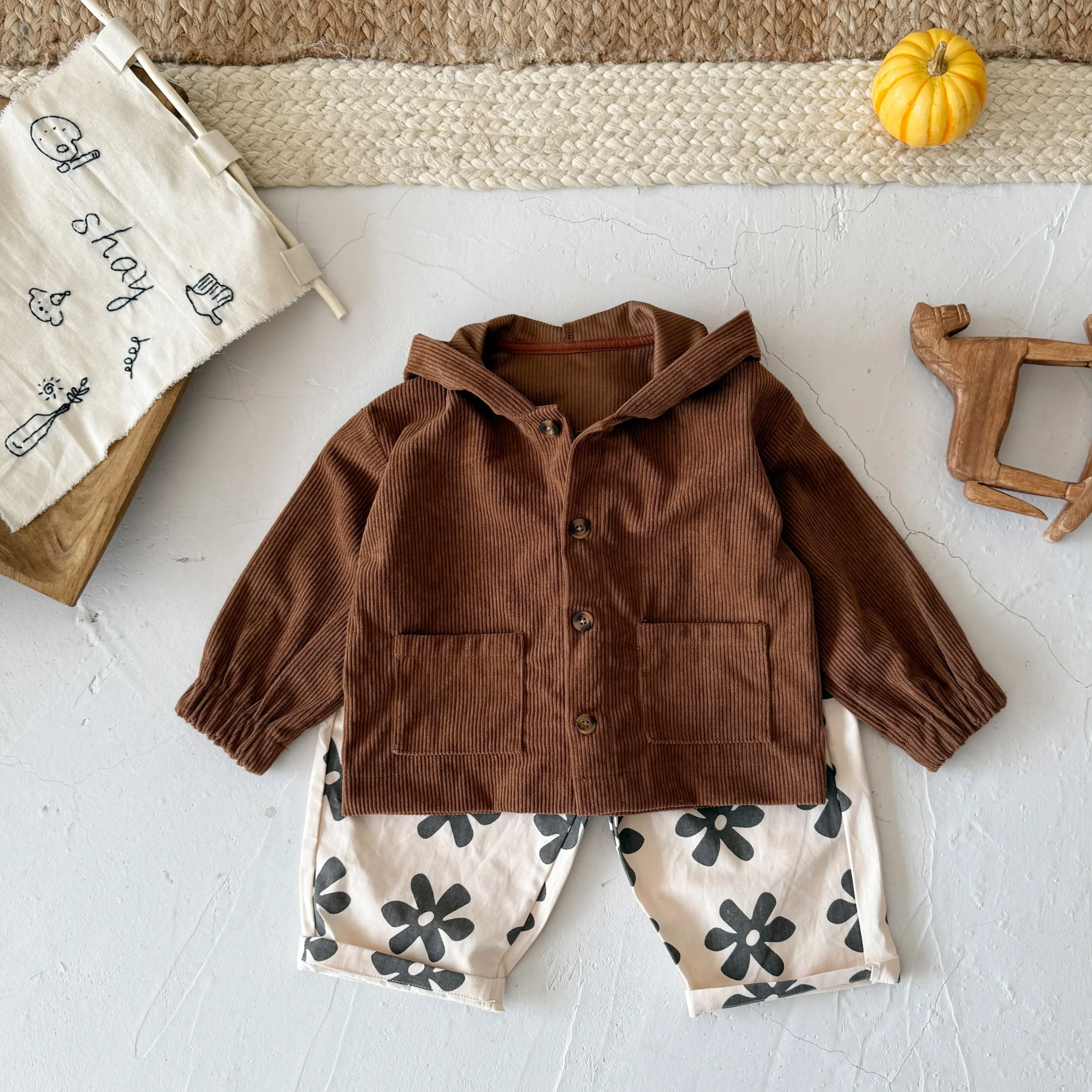 Nuovi vestiti autunnali per bambini da 0 a 3 anni, giacca con cappuccio in velluto a coste alla moda e facile da indossare per neonati 4