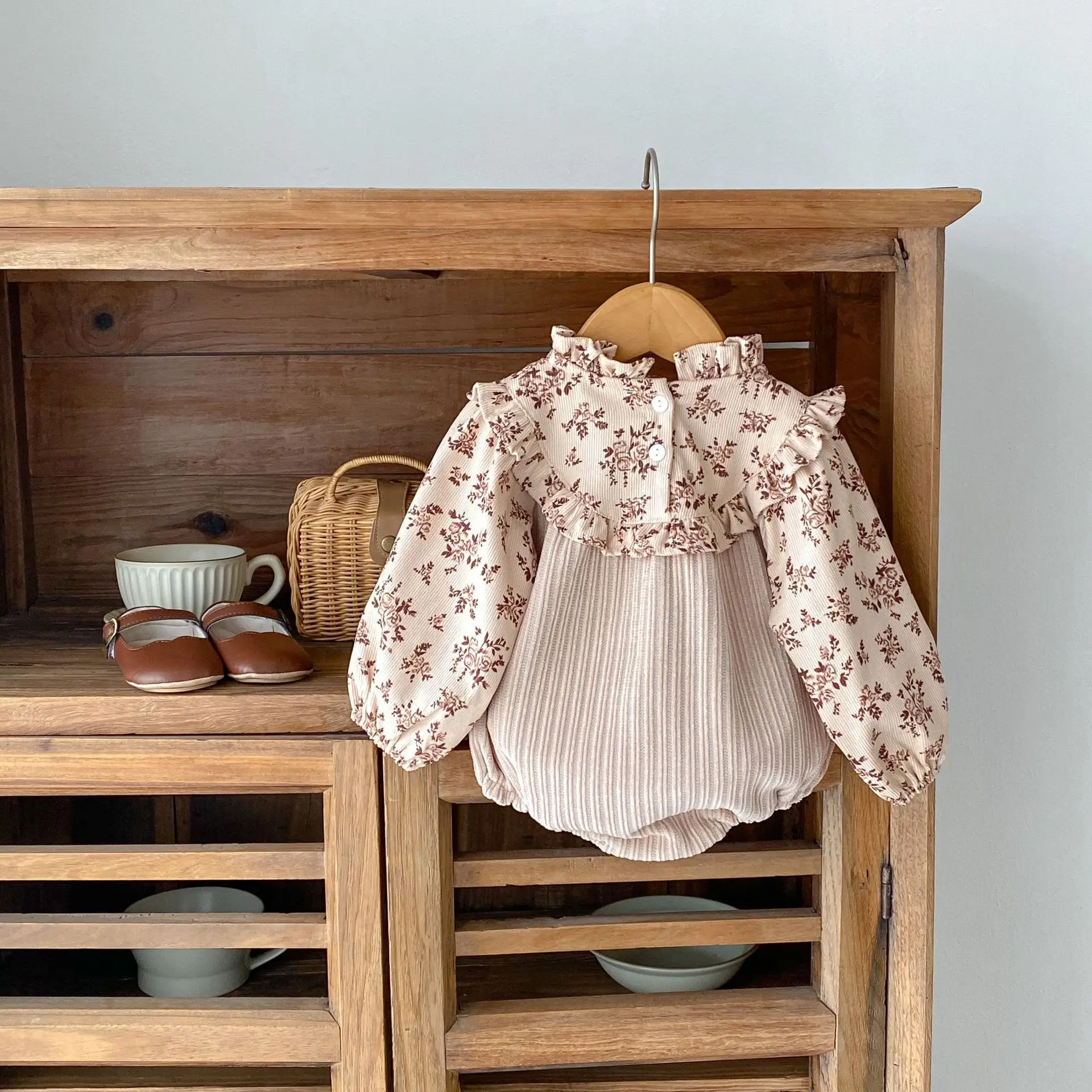 Autumn and winter new baby clothes for 0-3 years old, fashionable baby girl jumpsuit, corduroy printed jumpsuit 2