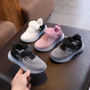 Scarpe sportive per bambini in tinta unita in rete Ragazzi Ragazze Moda Sneakers piatte spesse con suola morbida Scarpe da esterno in velcro traspiranti per bambini 1