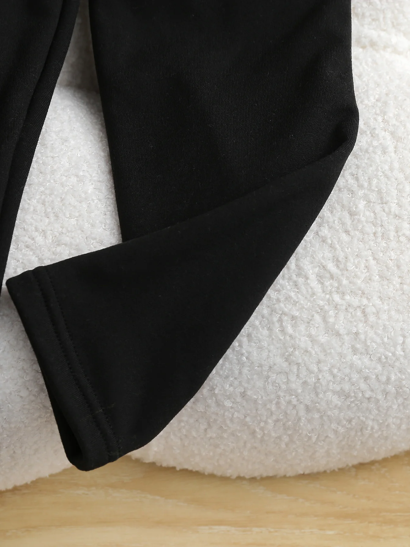 Set elegante e caldo per ragazze autunnali e invernali: top in morbida pelliccia ricamata con fiocco da bambina + pantaloni lunghi Set da 2 pezzi 6