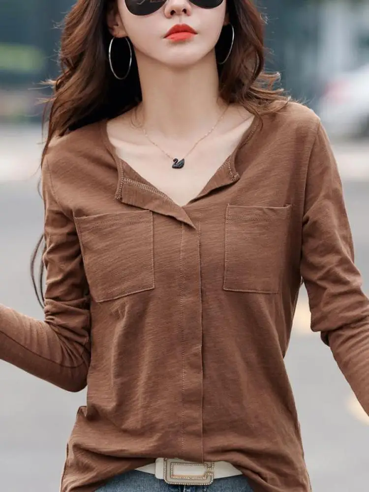 2025 manica lunga autunno inverno donna fiammato cotone magliette femminile verde scollo a V tinta unita T-shirt caffè coreano morbido allentato top 2