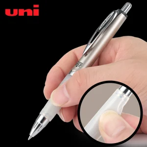 1 pz Giappone UNI Penna Gel Anti Fatica Impugnatura Morbida Nero 0.7mm UMN-207GG per la Scrittura Prova Asciugatura Rapida Uso Lungo Tempo di Cancelleria Scolastica 1