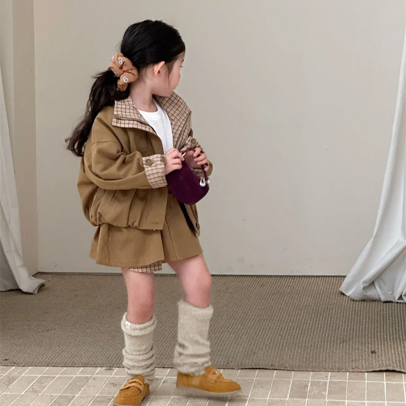 Vestito da ragazza 2025 Autunno e inverno Nuovi vestiti per bambini Ragazza Baby Retro Splicing Plingham Cardigan Cappotto Gonna a pieghe Due set 6