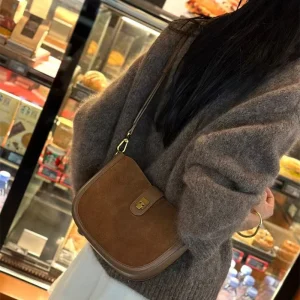 2025 Nuova borsa da sella in pelle scamosciata vintage Borsa da donna Borsa a tracolla a tracolla dal design di alta qualità Pendolari versatile 1