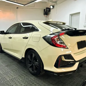 Adesivo per auto Pellicola in vinile da imballaggio bianca crema ultra lucida Cambia colore Pellicola avvolgente senza bolle Accessori per auto Interni ed esterni 1