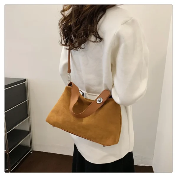 Borsa retrò avanzata da donna 2024 Borsa a tracolla satinata nuova texture, borsa a tracolla di grande capacità 4