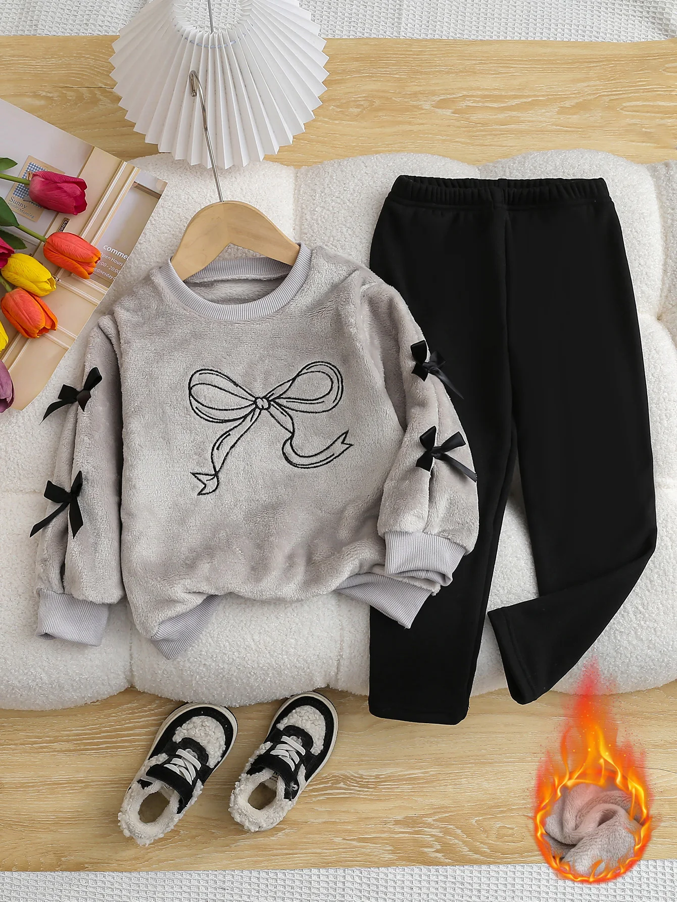 Set elegante e caldo per ragazze autunnali e invernali: top in morbida pelliccia ricamata con fiocco da bambina + pantaloni lunghi Set da 2 pezzi 1