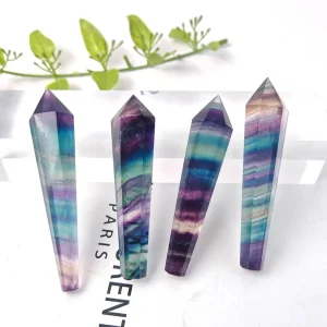 Pietra lucida della torre dello scettro di fluorite naturale con obelisco al quarzo dai colori dell'arcobaleno iridescente per la decorazione domestica, regali di Halloween 1