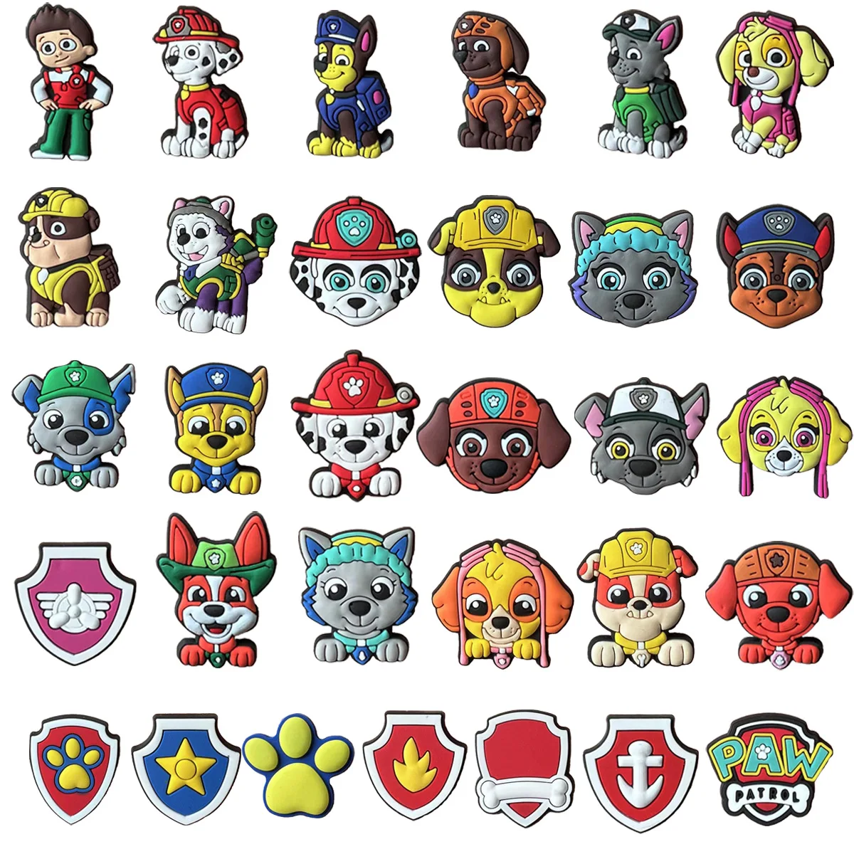 31 pezzi di scarpe per cani della polizia Disney, decorazioni per zoccoli, accessori per scarpe in PVC, sandali da giardino con fibbia, ciondoli per cinturino, regalo di Natale 2