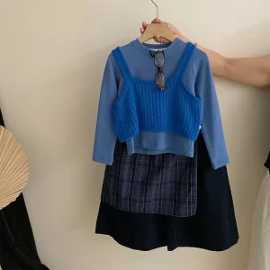 Vestito da ragazza 2025 Autunno e inverno Nuovi vestiti per bambini Ragazza Gilet lavorato a maglia per bambini Tinta unita Top Pantaloni con tenda scoreggia Quattro set 1