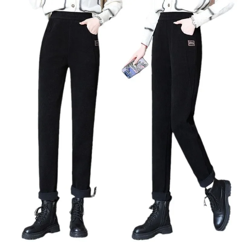 Pantaloni da donna in pile ispessito Pantaloni caldi Casual Harlan da donna Autunno Inverno Nuovo stile Pantaloni sportivi per il tempo libero ispessiti dimagranti 5