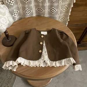 Giacca primaverile per bambini nuovi vestiti in stile retrò ragazza Baby Pearl Single Row Button Cardigan corto cappotto in pizzo dolce e carino 1