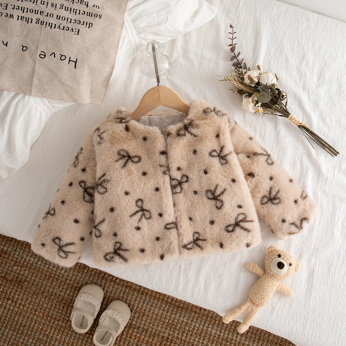 Cappotto invernale per bambina a maniche lunghe con fiocco nuovo, abbigliamento per bambini dolce e caldo adatto ai bambini di età compresa tra 9 mesi a 4 anni 3