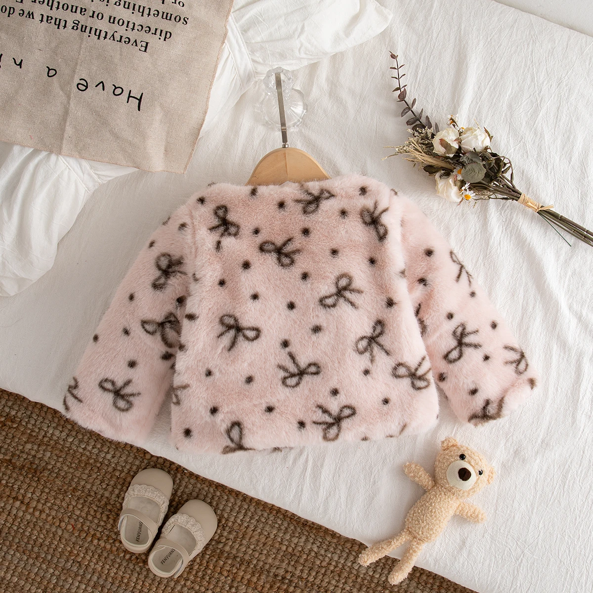 Cappotto invernale per bambina a maniche lunghe con fiocco nuovo, abbigliamento per bambini dolce e caldo adatto ai bambini di età compresa tra 9 mesi a 4 anni 2