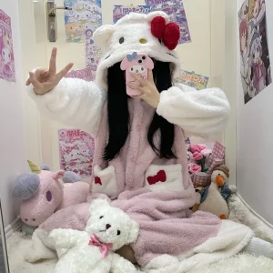 2025 Hello Kitty Pigiama da donna Autunno e inverno Velluto corallo Accappatoio addensato Carino camicia da notte invernale Abito lungo da donna 1