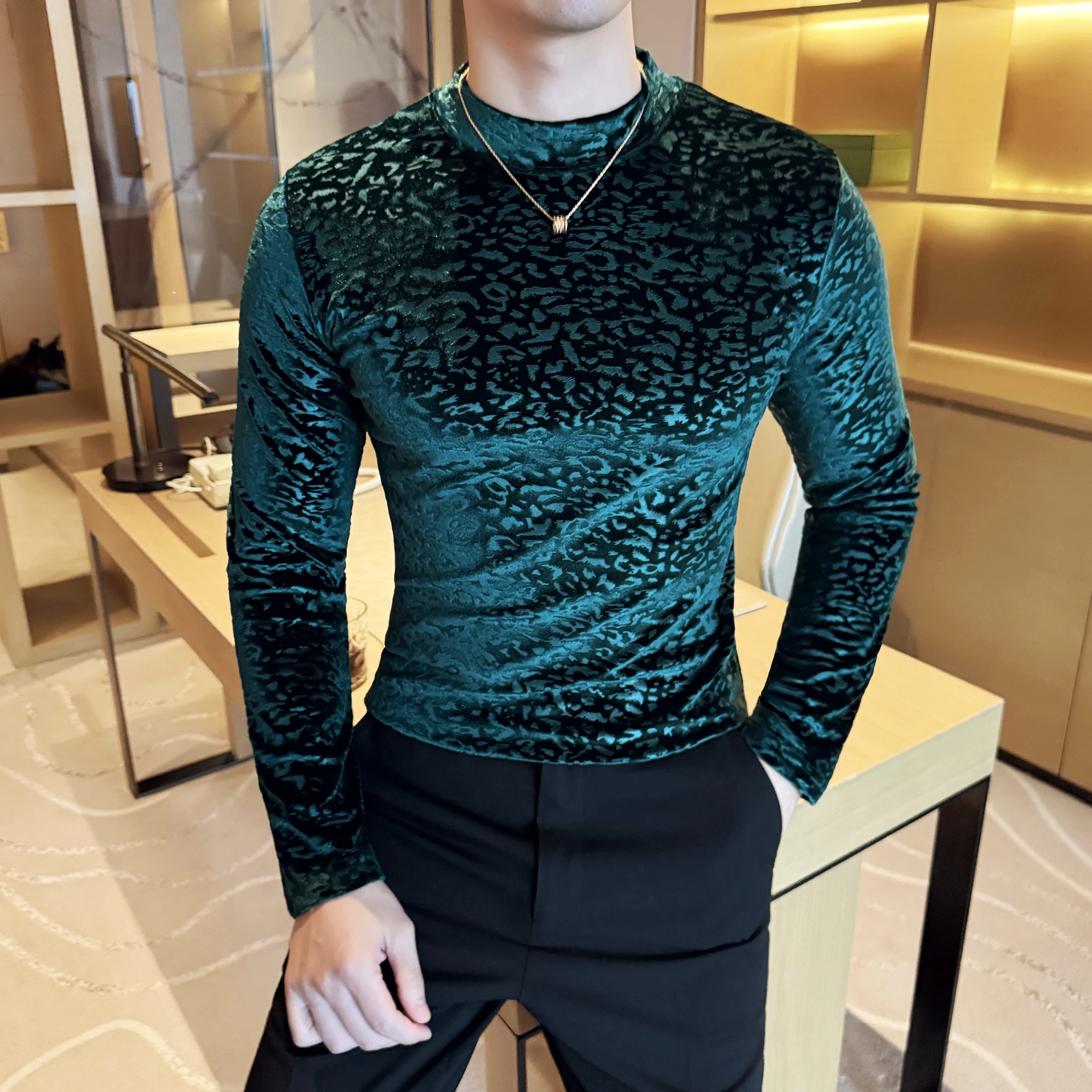 2025 Autunno e Inverno Nuovi Uomini Della Stampa Del Leopardo Jacquard Collo Semi Alto A Maniche Lunghe T-Shirt Da Uomo Sottile T-shirt di Velluto Abbigliamento da Uomo 6