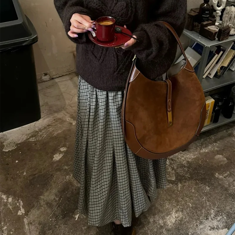 2025 Borsa sotto le ascelle delle nuove donne Borsa da sella in pelle scamosciata con cuciture in pelle PU Borsa tote Borsa monospalla alla moda di grande capacità 1