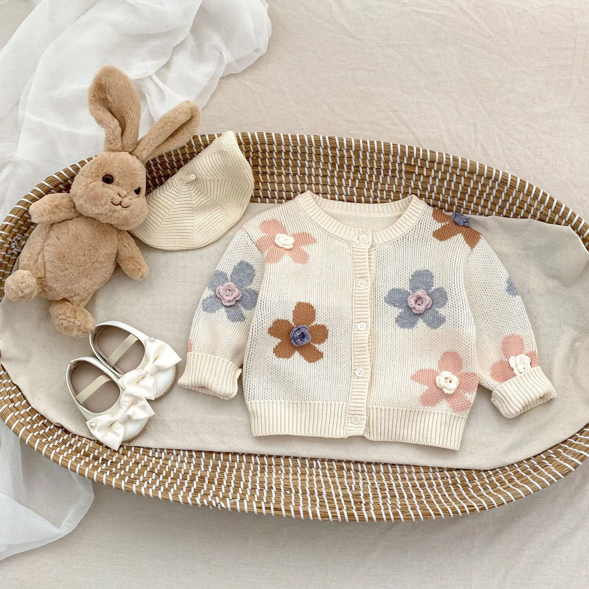 Nuovo abbigliamento per bambini primaverili e autunnali per 0-3 anni, cappotto lavorato a maglia jacquard a fiori per bambina, colletto tondo, cardigan a maniche lunghe 2