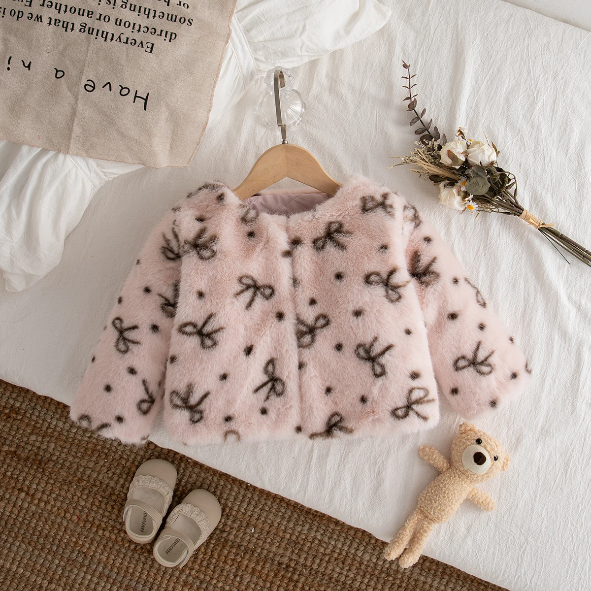 Cappotto invernale per bambina a maniche lunghe con fiocco nuovo, abbigliamento per bambini dolce e caldo adatto ai bambini di età compresa tra 9 mesi a 4 anni 1