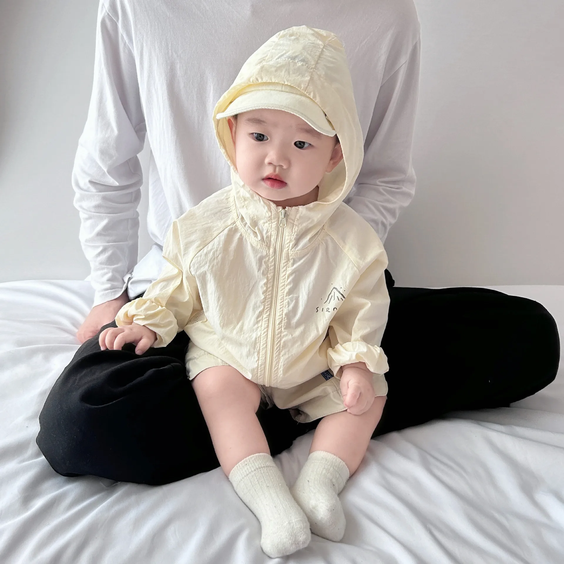 Abbigliamento sottile per protezione solare per bambini, abbigliamento climatizzato, giacca estiva con cappuccio traspirante resistente ai raggi UV per ragazzi 2