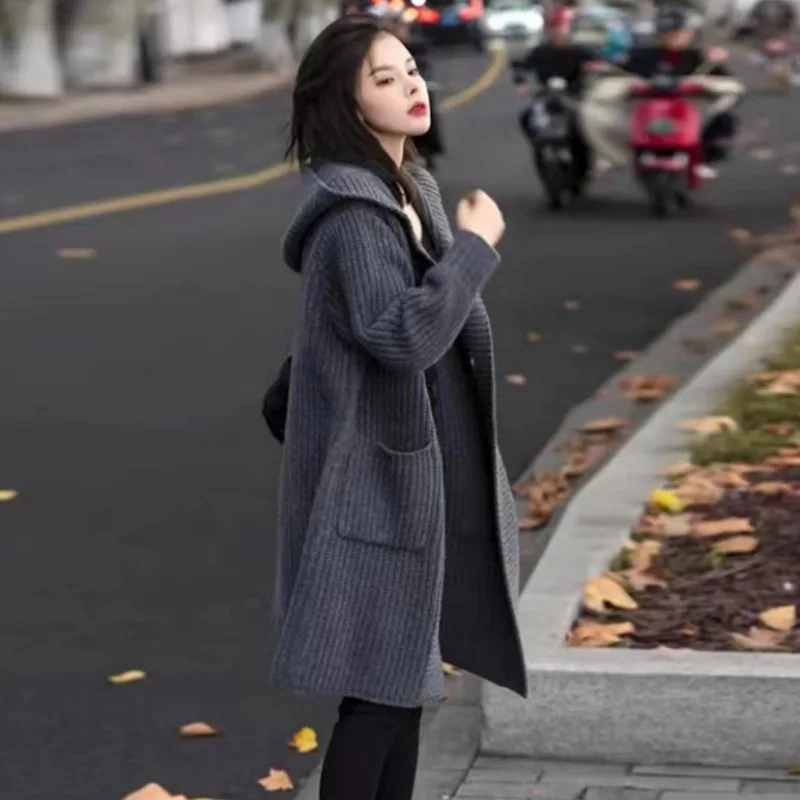 Cappotto maglione medio-lungo da donna con tasca casual grigia coreana autunno inverno Cappotto semplice nuovo versatile ed elegante cardigan lavorato a maglia 3