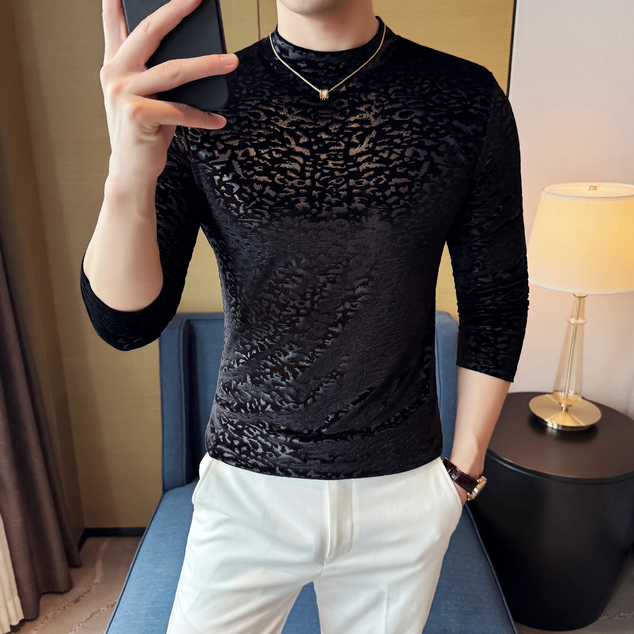 2025 Autunno e Inverno Nuovi Uomini Della Stampa Del Leopardo Jacquard Collo Semi Alto A Maniche Lunghe T-Shirt Da Uomo Sottile T-shirt di Velluto Abbigliamento da Uomo 1