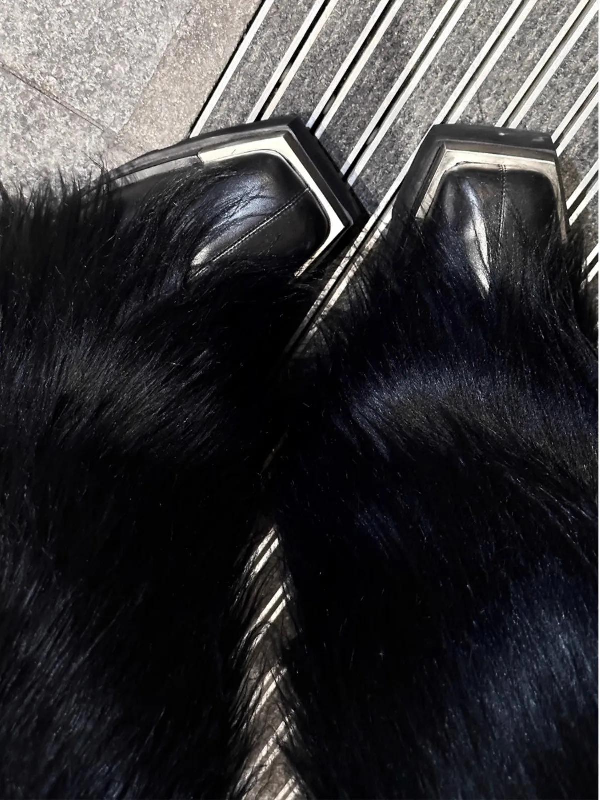 Mauroicardi Autunno Inverno Lungo Nero Spessore Caldo Peloso Shaggy Pelliccia Sintetica Pantaloni a Gamba Larga per Uomo Abiti di Design di Lusso Streetwear 5