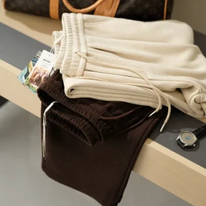 2025 pantaloni casual a gamba larga lavorati a maglia in lana 100% da uomo, vestibilità ampia, nuovi pantaloni da lavoro in tinta unita in autunno e inverno. 1