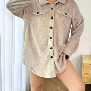 Cappotto sfocato sul davanti con bottoni taglie forti, colletto casual con couverture, capispalla caldi e accoglienti per l'autunno e l'inverno, abbigliamento taglie forti da donna 1