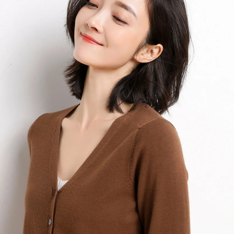 2025 Nuovo temperamento con scollo a V Piccolo vento profumato Donna Maglione allentato Maglione Tutto maglione Cappotto Offerta speciale Cardigan 6