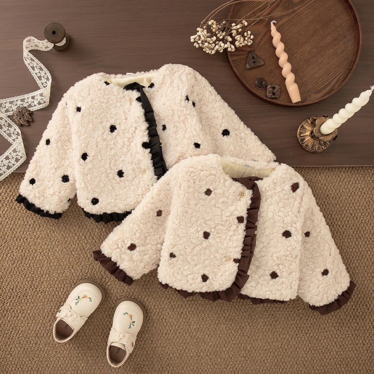 Cappotto da bambina autunno inverno Cappotto in peluche a maniche lunghe in pizzo nero a pois stile coreano per costume caldo alla moda per ragazze 1