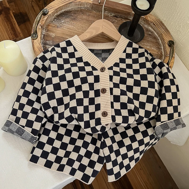 Nuova primavera autunno stile coreano vestiti della neonata vestito a maniche lunghe Plaid Cardigan in maglia cappotto + pantaloncini bambini Set di abbigliamento lavorato a maglia 3